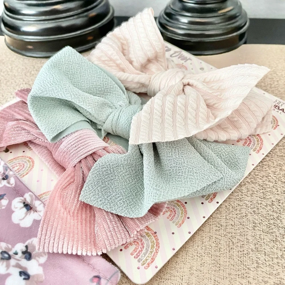 NWT Somewhere Over rainBows Baby/Toddler Headbands/Bibs Set